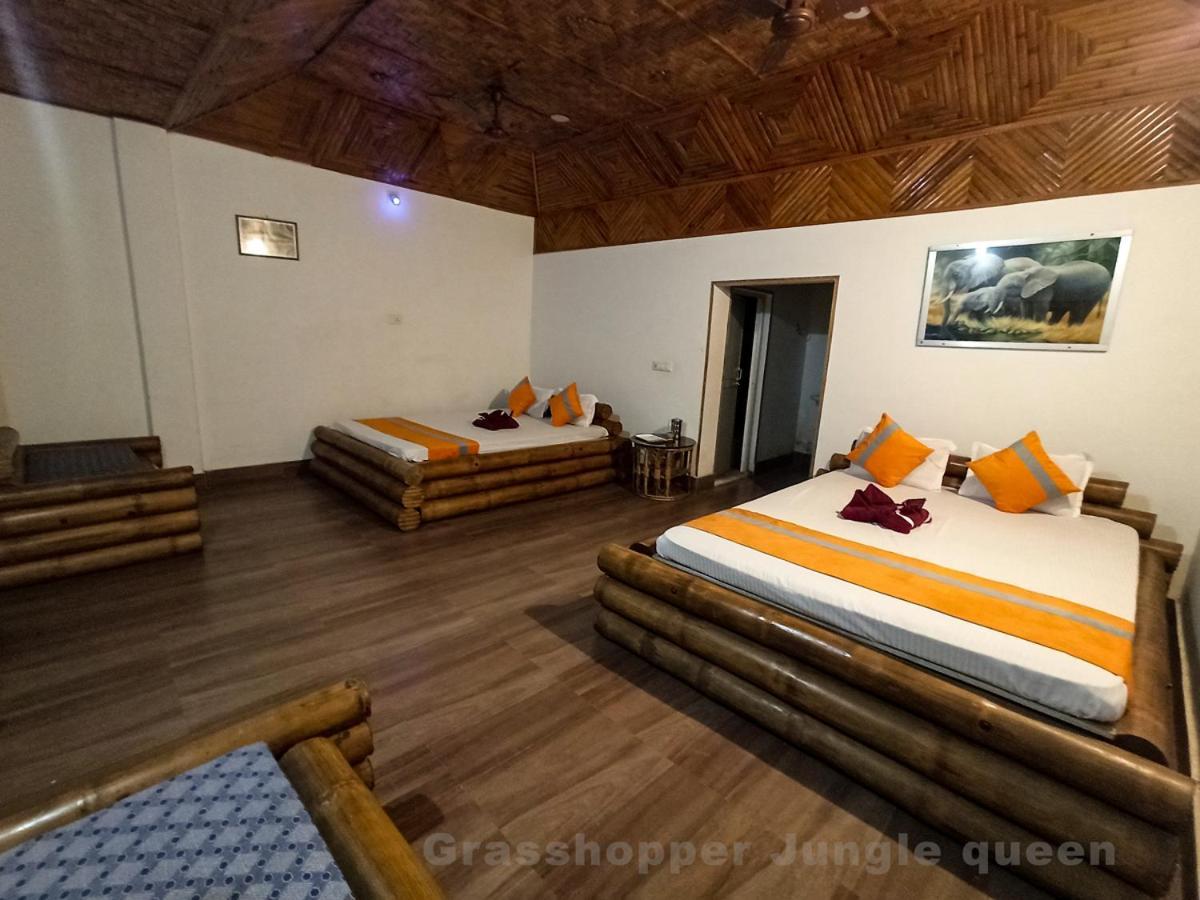Grasshopper Jungle Queen Resort Chalsa ภายนอก รูปภาพ