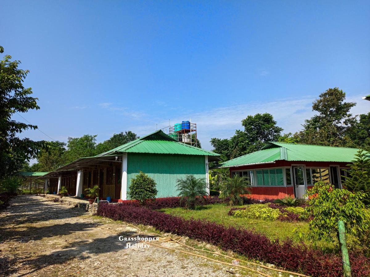 Grasshopper Jungle Queen Resort Chalsa ภายนอก รูปภาพ