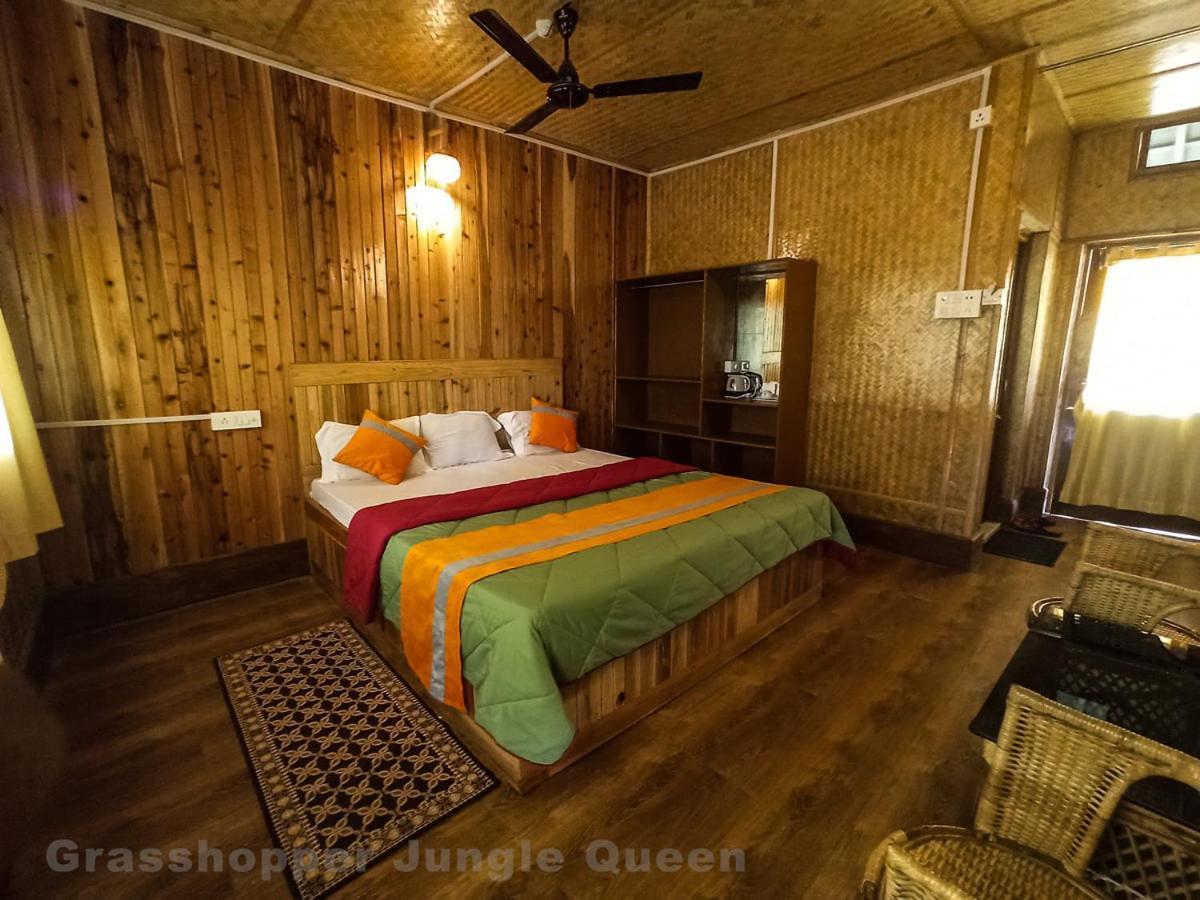 Grasshopper Jungle Queen Resort Chalsa ภายนอก รูปภาพ